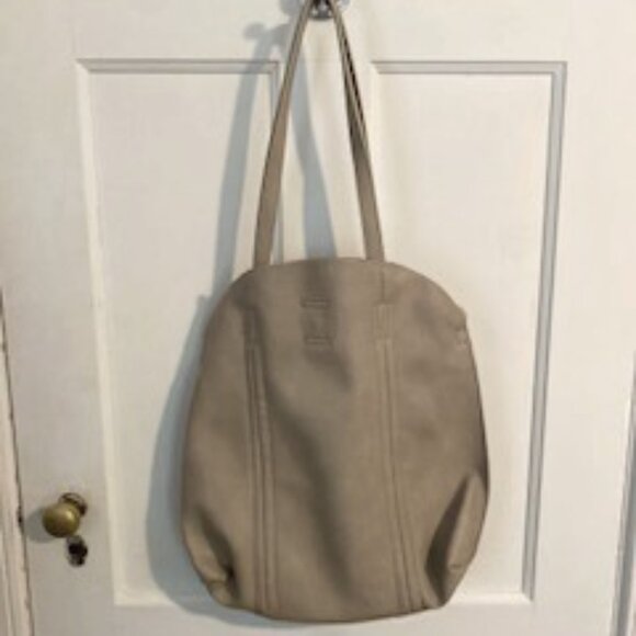 Antika Kraft, Large, Vegan Leather Tote/ Hobo/ Shoulder Bag in Taupe - Picture 1 of 3